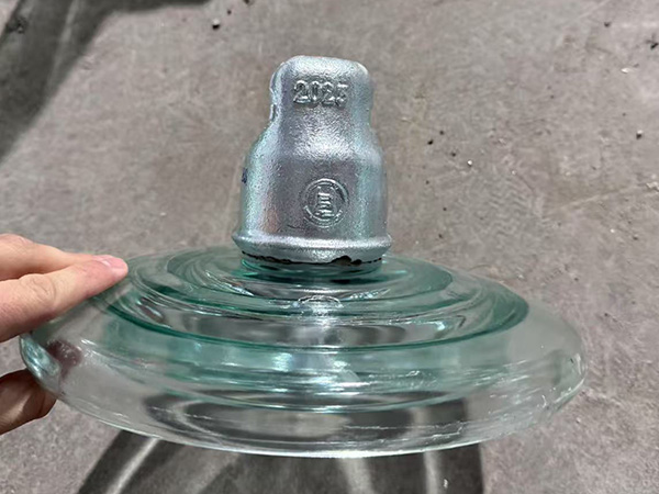 Standard glass insulator U70BS (U70BL)