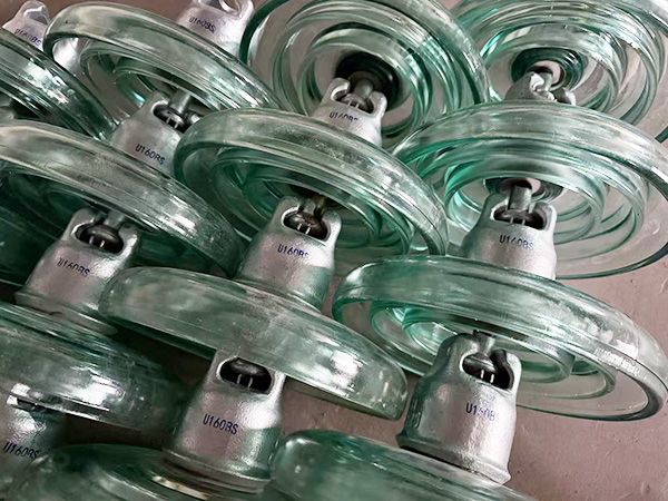 Standard glass insulator U160BS