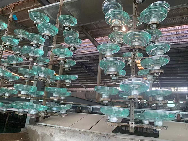 Standard glass insulator U300B