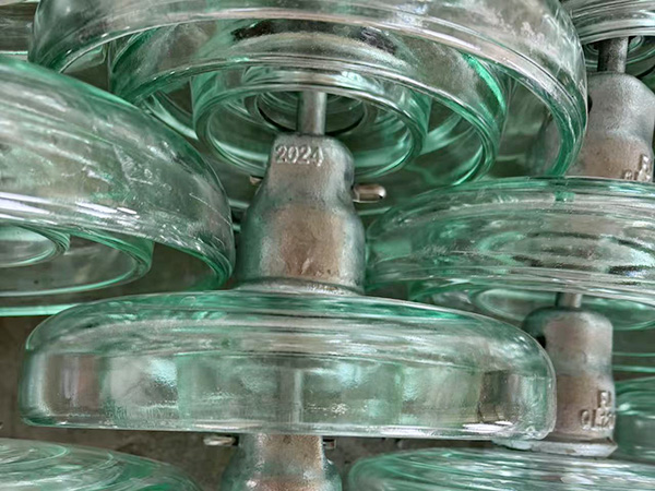 Glass anti fouling insulator U120BP-146