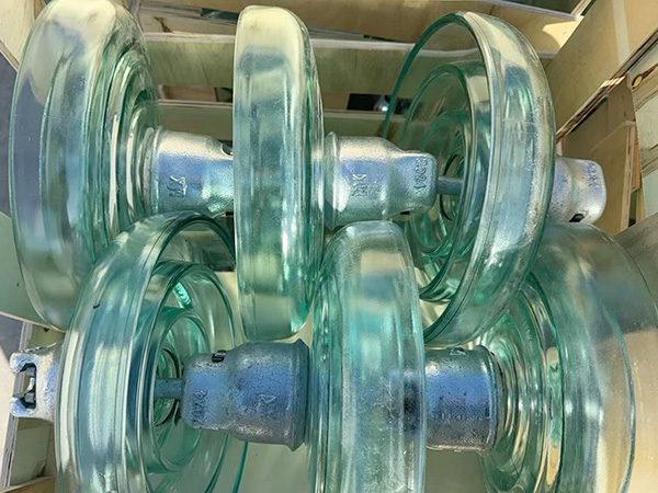 Glass anti fouling insulator U120BP-146