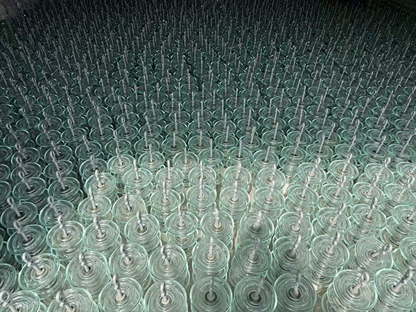 Glass insulator U40 triple type