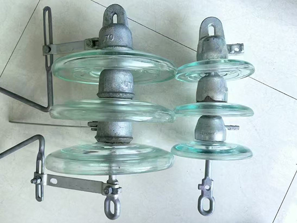 Glass insulator U40 triple type
